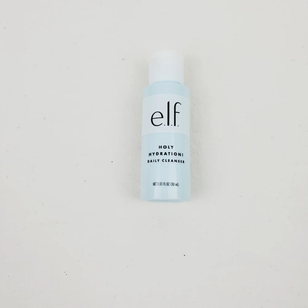 LAST ONE 🔥  E.l.f. Holy hydration daily cleanser
